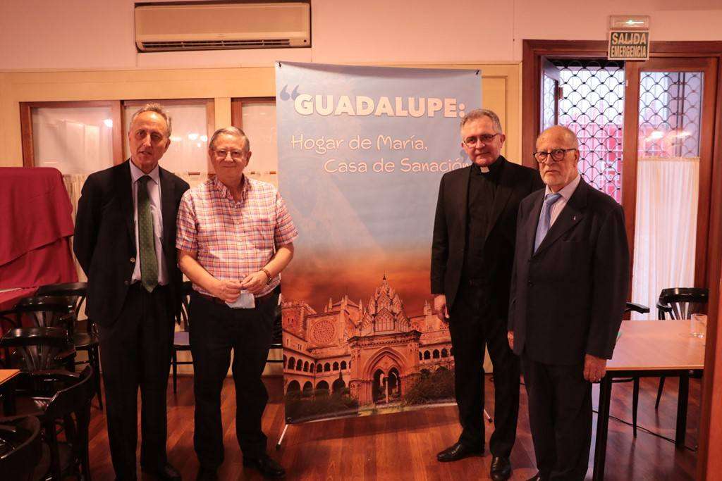 La credencial del peregrino a Guadalupe presentada en Sevilla y Córdoba