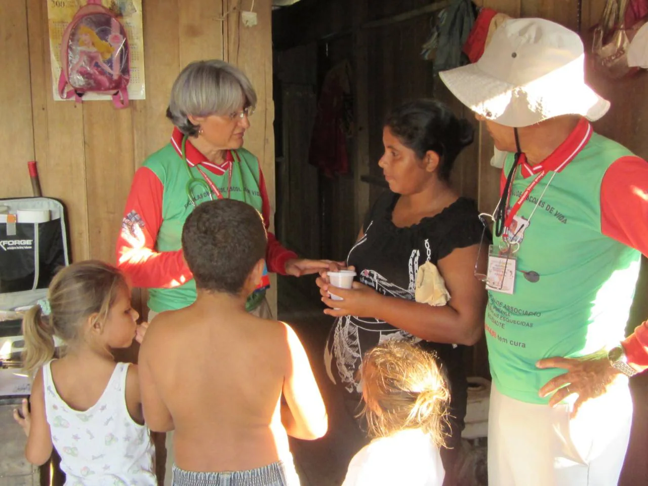 Antonia López atendiendo a comunidades del río Purús (Amazonas) desde el Barco Hospital/Cedida