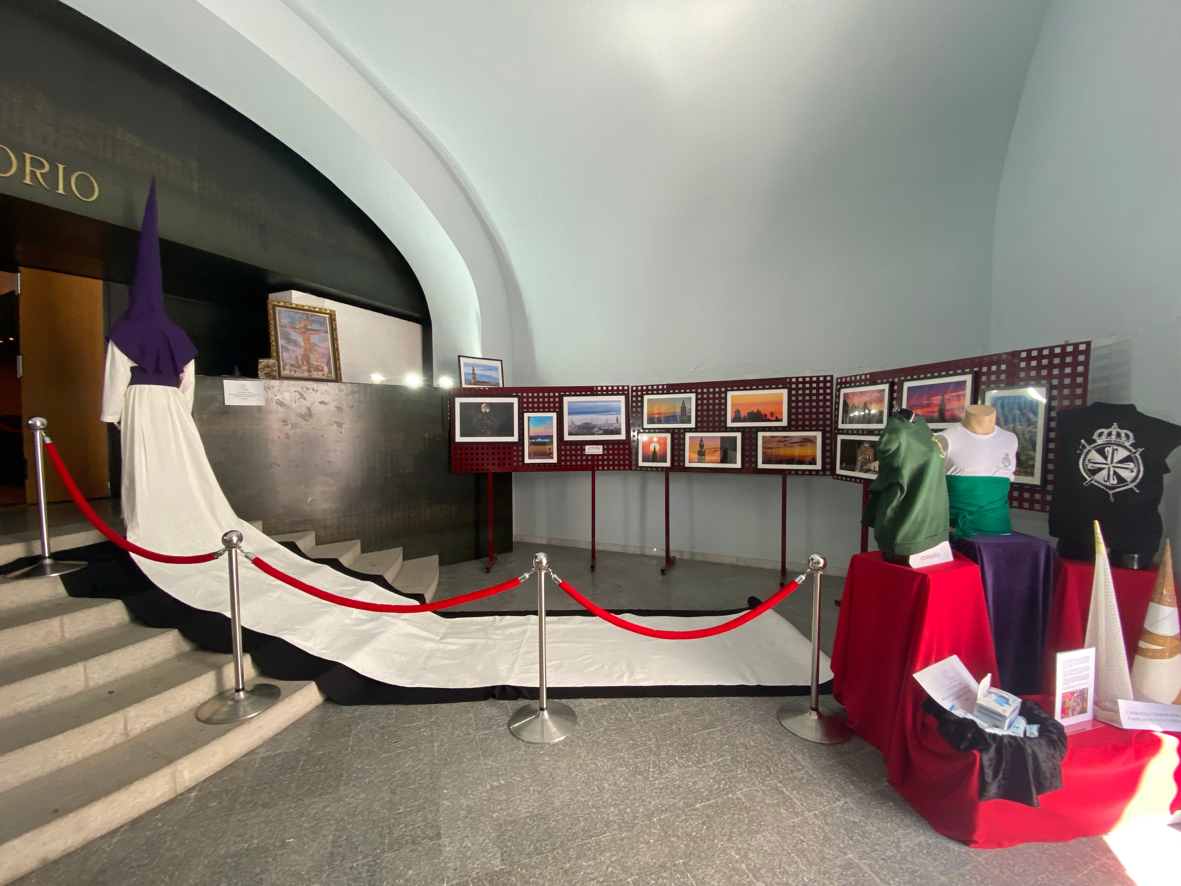 La Casa de la Cultura acoge la exposición 'Semana Santa de Jerez de los Caballeros. Tradición y Cultura'