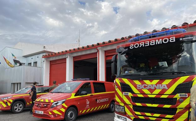 Tres nuevos vehículos llegan al parque de bomberos de Llerena