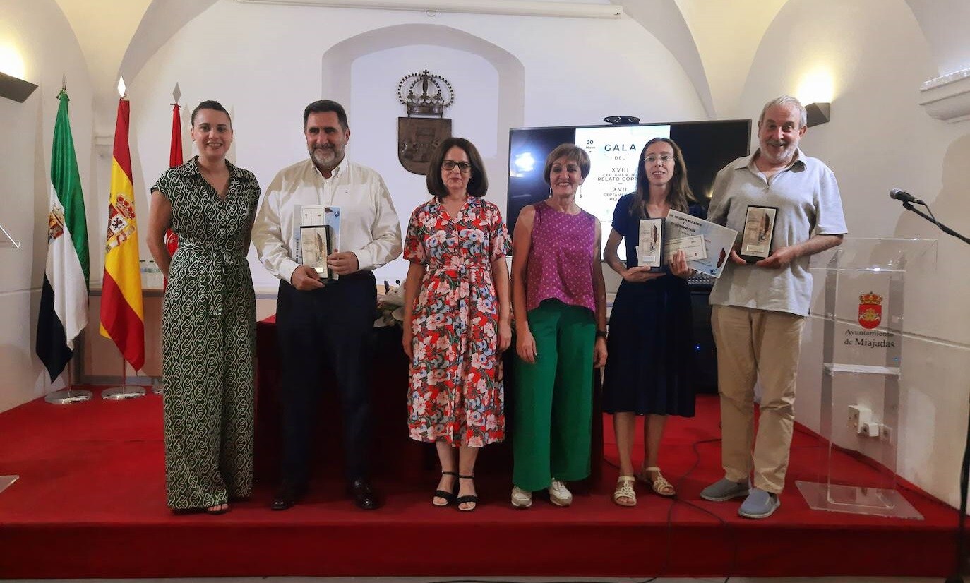 Iría Barcia e Isabel García, ganadoras del XVIII Certamen de Relato Corto y del XVII de Poesía de Miajadas