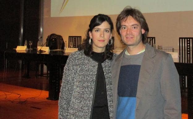 María Ángeles Fernández y Jairo Marcos, coautores de la publicación /HOY