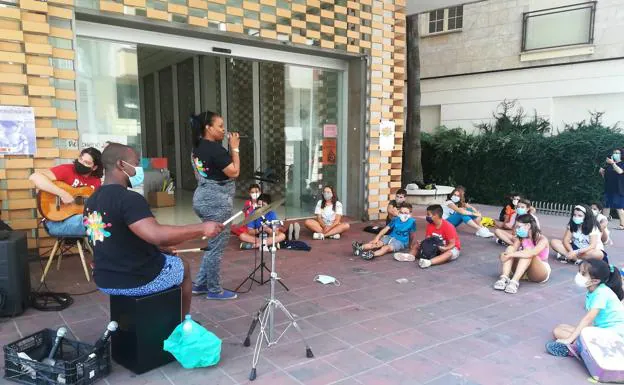 Talleres infantiles en el centro cultural La Gota /MAM