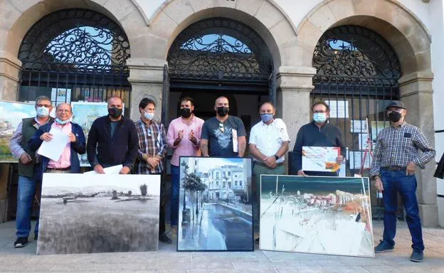 Organizadores y premiados a las puertas del Ayuntamiento /MAM