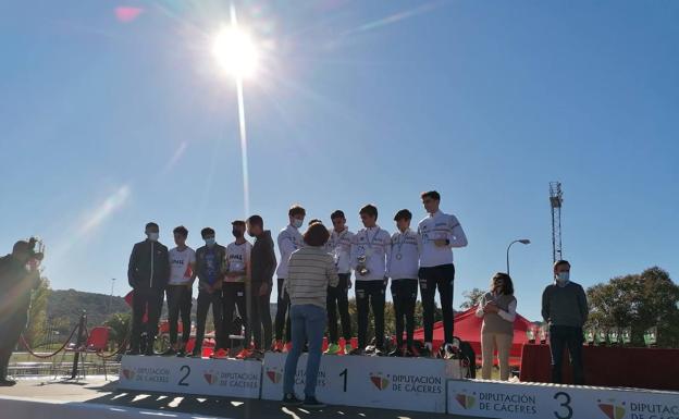 Cinco jóvenes talayuelanos participan en el Trofeo Diputación de Cáceres de Campo a Través