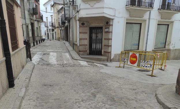 La calle Clodoaldo Naranjo, en su intersección con Herreros./ JSP