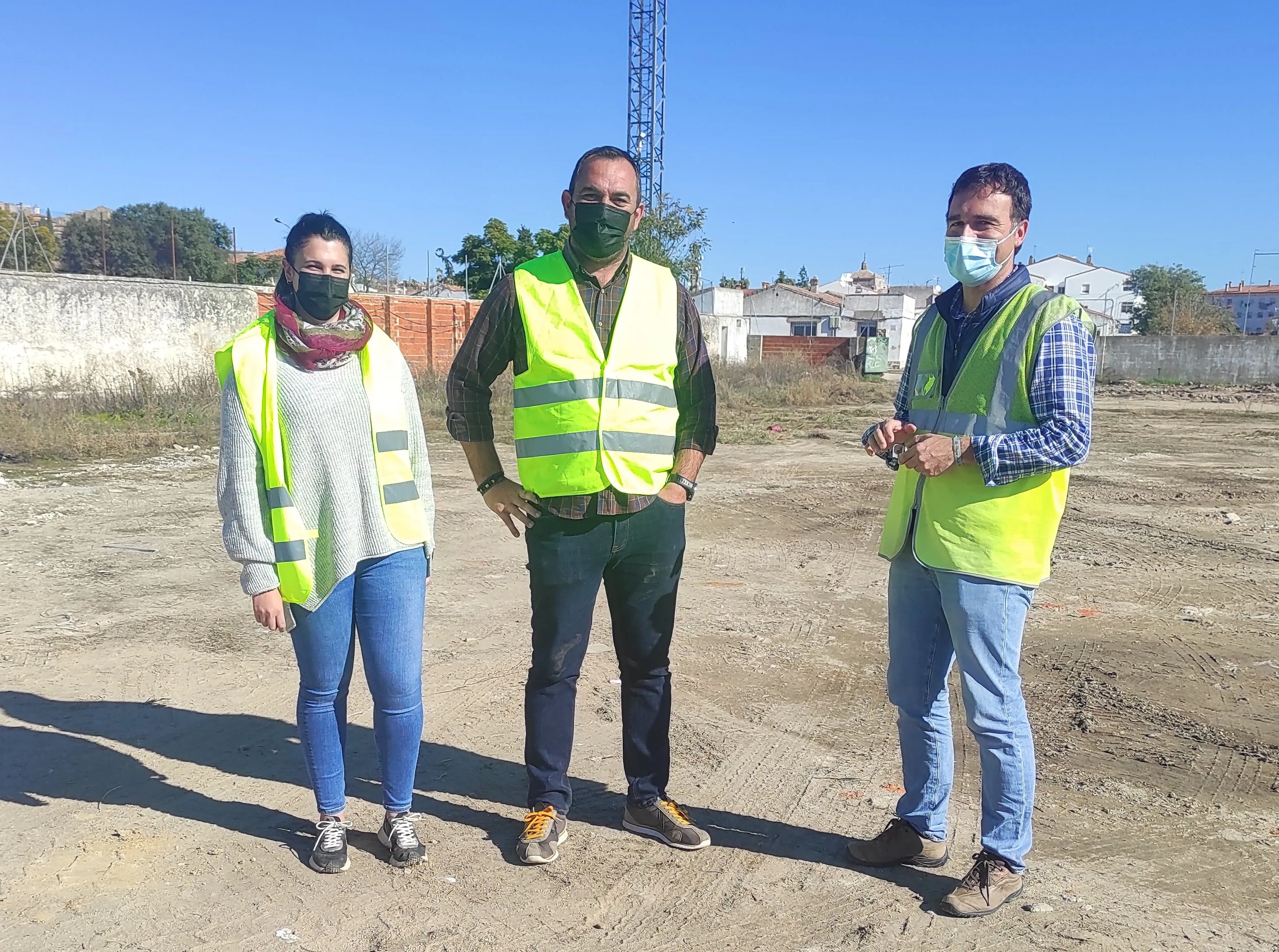 El concejal con representantes de la empresa constructora /JSP