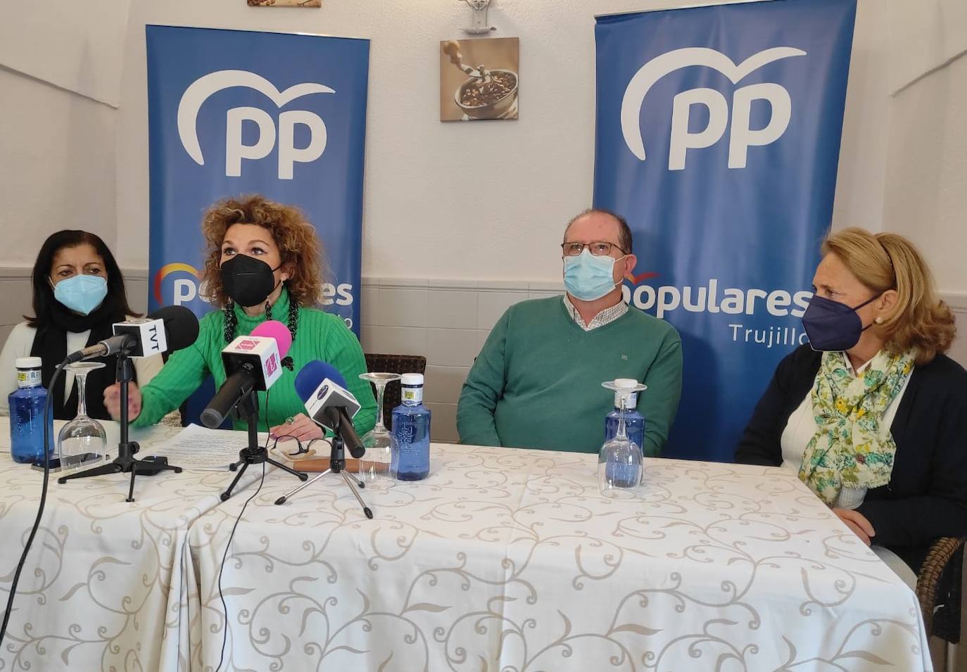 Inés Rubio, junto a compañeros concejales de PP. /JSP