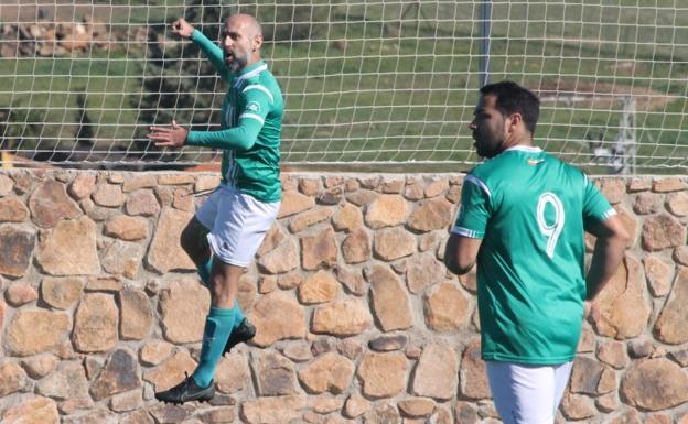 Josu celebra el gol de la tranquilidad/Fernando Negrete Sosa