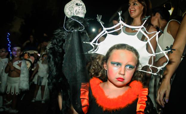 Una de las pequeñas participantes en el desfile y disfrazada de la Gran Diabla/Fernando Negrete Sosa
