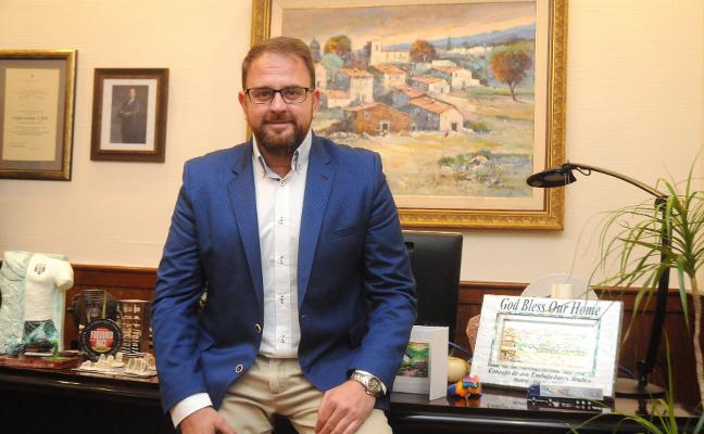Antonio Rodríguez Osuna, ayer en el despacho de Alcaldía. :: brígido/
