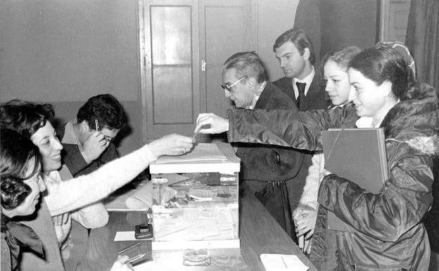 Resultado de imagen de votacion constitucion española