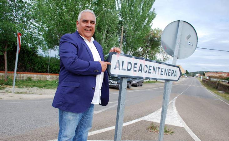 12 de enero. La moción de censura en Aldeacentenera planteaba dudas legales, ya que si prosperaba, Sofía Gutiérrez se haría con la Alcaldía, pero el actual edil, Carlos Cabrera, podía seguir siendo alcalde si el asunto acababa en los tribunales. :: 