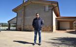 Juan Ángel Bermejo, en su casa de la sierra. :: david palma/