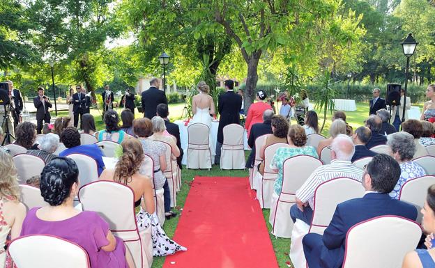 Las Bodas Civiles Superan A Las Religiosas En La Mayoria De Grandes Municipios Extremenos Hoy