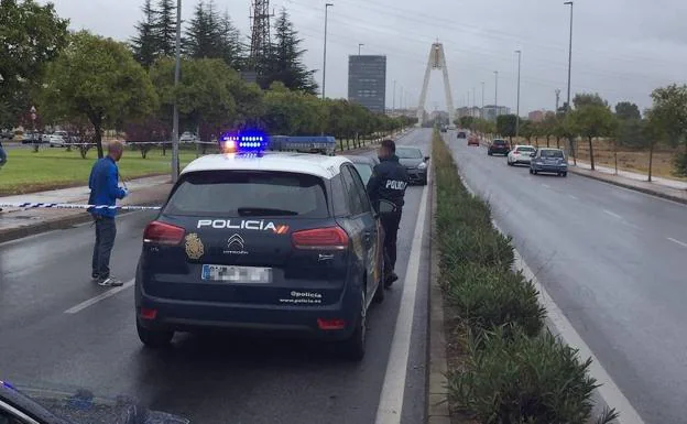 Disparan hasta cuatro veces al ocupante de un coche cuando circulaba por el Puente Real de Badajoz 