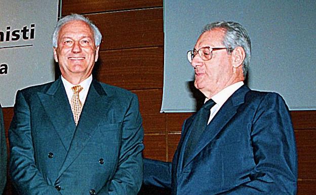 Romiti, junto a su sucesor, en 1998