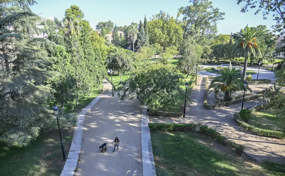 El parque de la Legión está prácticamente vacío de día./ARNELAS