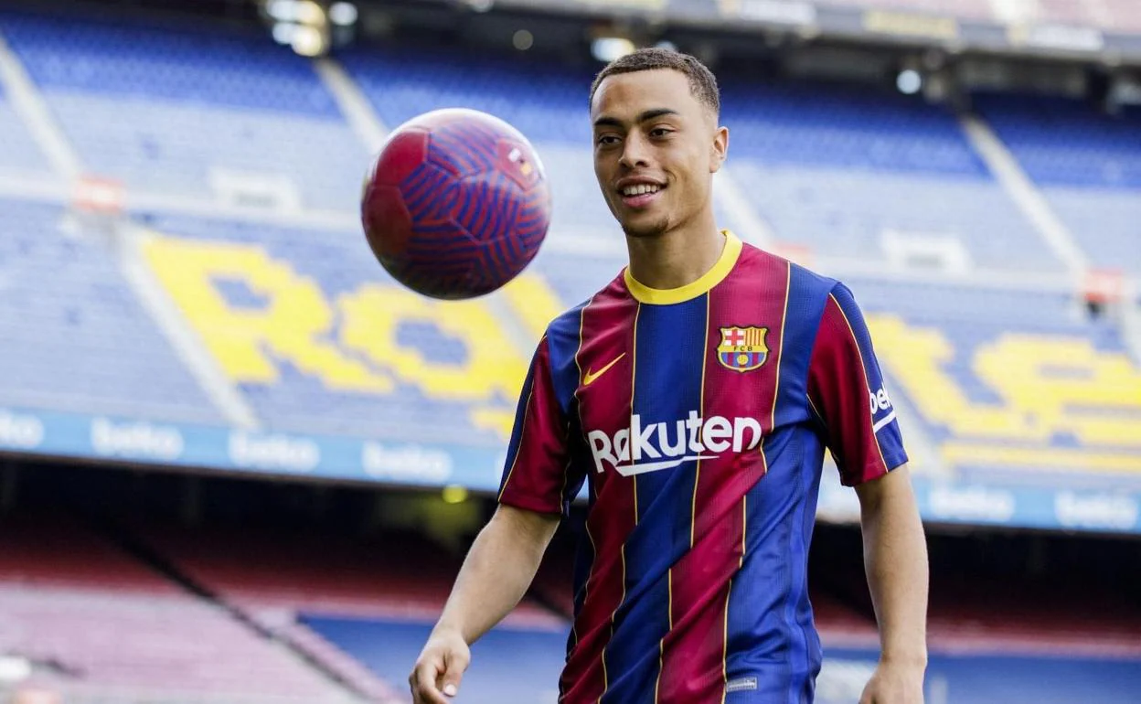 Sergiño Dest ya es el nuevo '2' del Barça | Hoy