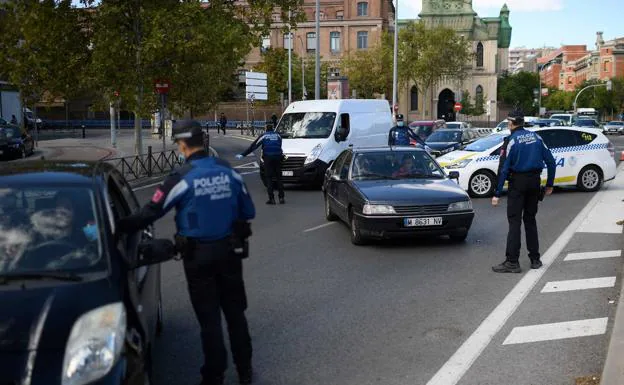 Controles de la Policía Municipal en Madrid./Afp