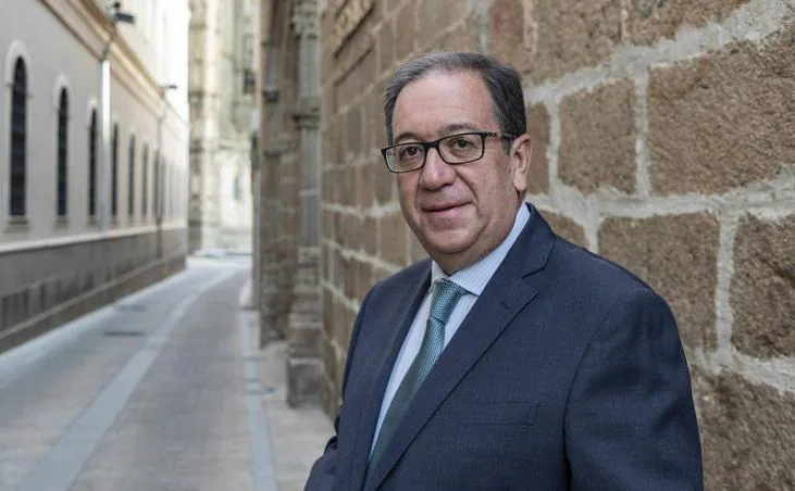 Cecilio Venegas es presidente del Colegio Oficial de Farmacéuticos de Badajoz veinte años y los tres anteriores ejerció de secretario.