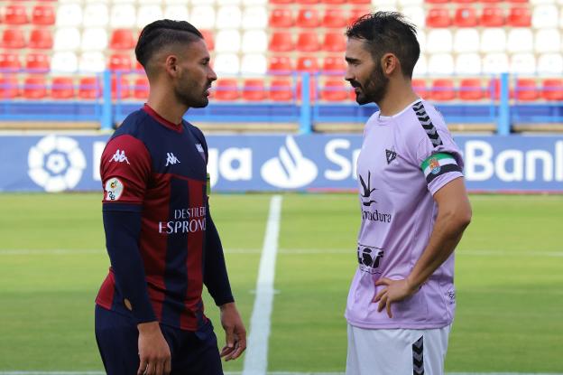 Kike Márquez y Gonzalo en el amistoso que enfrentó a Don Benito y Extremadura el pasado 26 de septiembre. / E. DOMEQUE