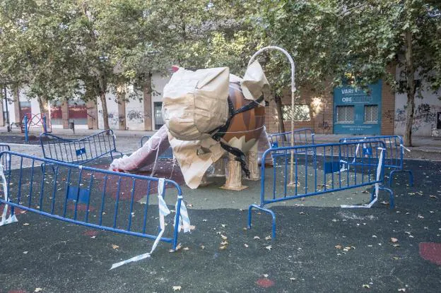 El gato, aún embalado, a mediados de esta semana. / PAKOPÍ