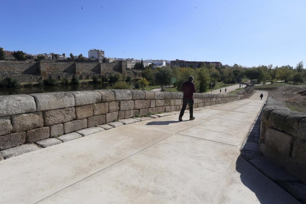 Vista de cómo ha quedado el descendedero del Puente Romano tras la mejora del Consorcio. / J. M. ROMERO