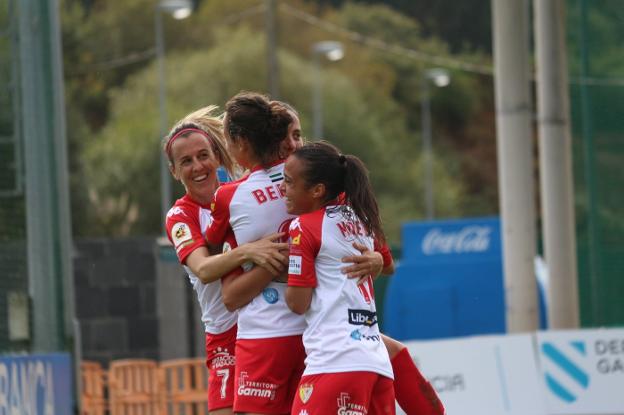 Las jugadoras del Civitas Santa Teresa celebran uno de los goles anotados ante el Deportivo. / CD SANTA TERESA