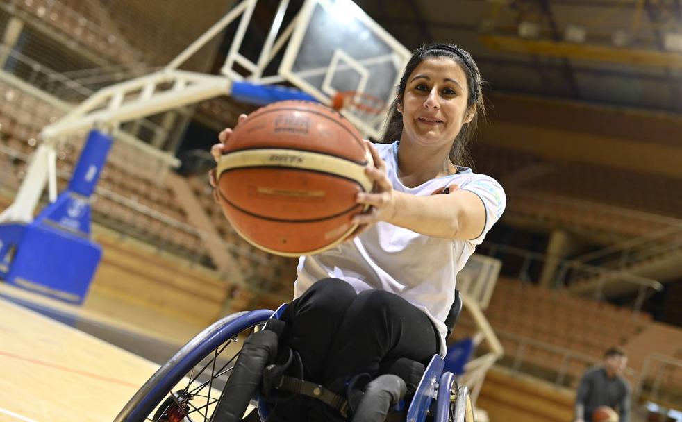 María Chirinos, en un entreno con el Mideba. /J. V. ARNELAS