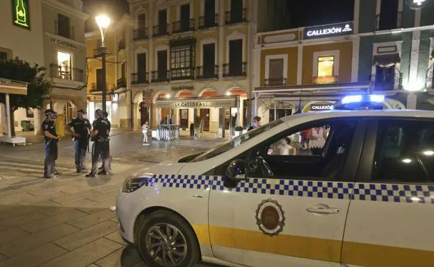 Diez patrullas de la Policía Local de Mérida vigilarán que no se consume alcohol en la calle