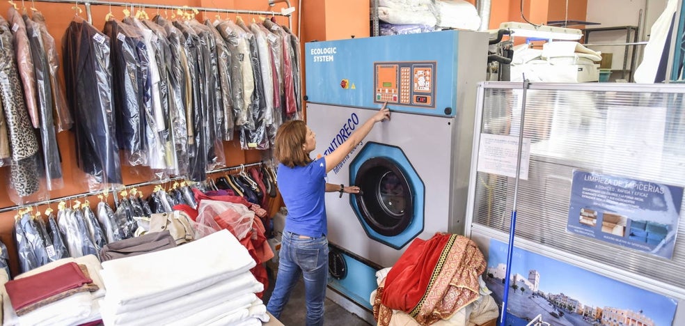 La Junta incluye a lavanderías y artistas en el decreto de ayudas de 40