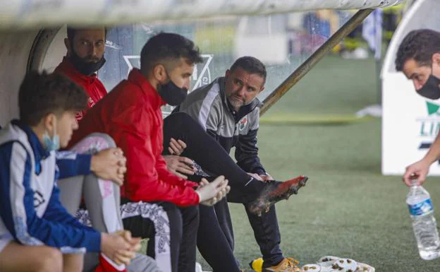 Cobos, durante un partido de esta temporada. /A. MÉNDEZ