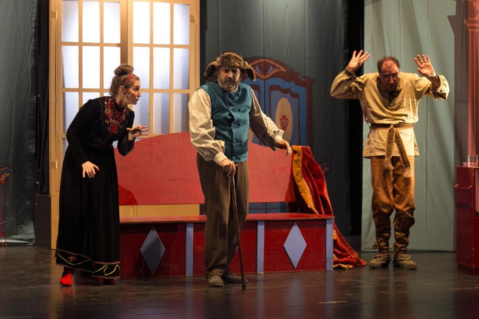 La obra 'Una comedia rusa', que el viernes se representó en la Sala Trajano de Mérida y el día 27 va al López de Ayala de Badajoz. / HOY