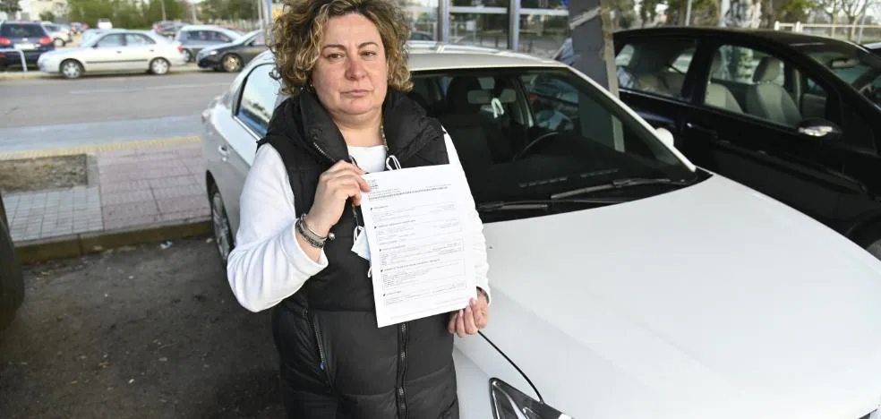 A woman’s car is seized because a letter from the license plate danced on the insurance