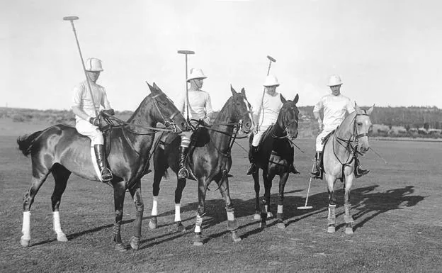 Equipo de polo. El segundo por la derecha es el duque de Peñaranda, plata en las Olimpiadas de 1920./HOY