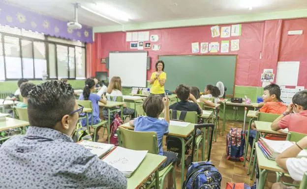 Primer día de clases en un colegio de Cáceres en el curso 2017-2018. /HOY