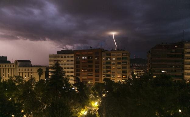 En la ciudad de Cáceres hay una media de diez días de tormenta al año. /hoy