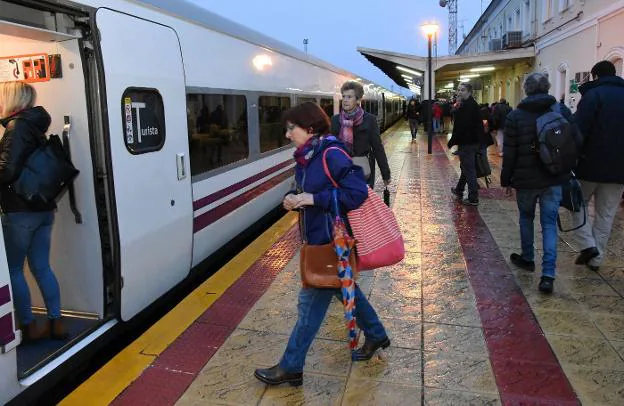 Talgo Madrid-Badajoz, que podría seguir hasta Lisboa. / HOY