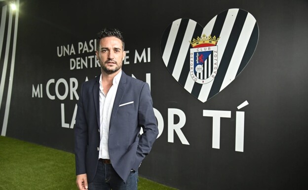 David Torices, presentado como nuevo director deportivo del Badajoz en el Nuevo Vivero. /JOSÉ VICENTE ARNELAS