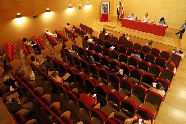 El Pleno aprueba invertir 300.000 euros en luces de tecnología led | Hoy