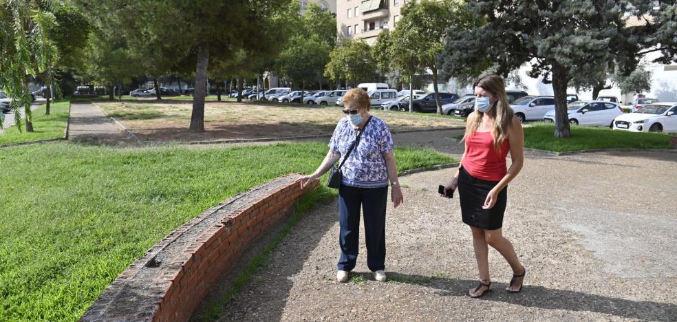 Vecinos de la plaza situada frente al edificio Montevideo de Badajoz piden que se repare - Vimarsana News