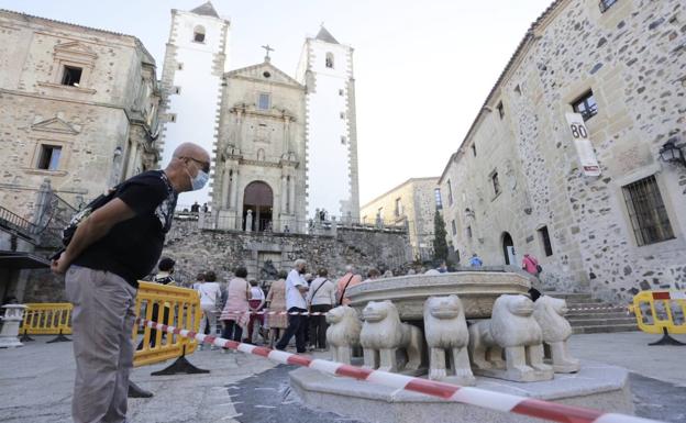 Los hoteles de Cáceres, desbordados sobre el primer puente sin covid restricciones