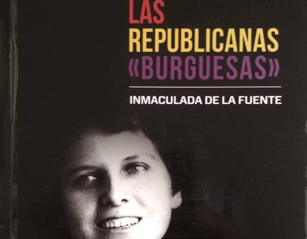 Detalle de un libro sobre María Brey. 