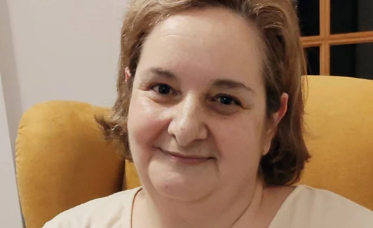 Teresa Muñoz padece una enfermedad degenerativa de las vértebras desde hace 30 años y ya ha sido intervenida en cinco ocasiones.