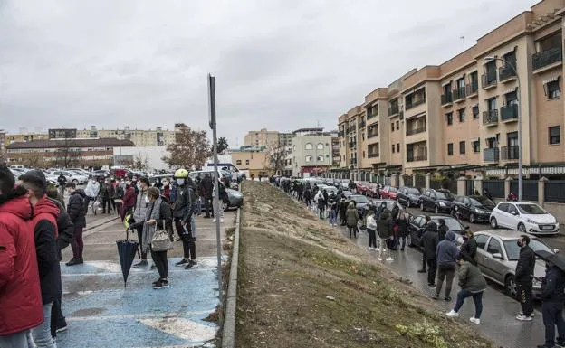 La lluvia no impidió una asistencia masiva a las proyecciones de Badajoz. 