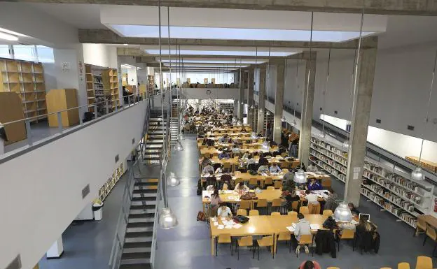 Alumnos de la biblioteca del campus de Cáceres / HOY