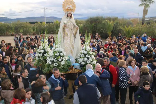 Traslado de la Virgen de la Aurora desde su ermita en 2020. 
