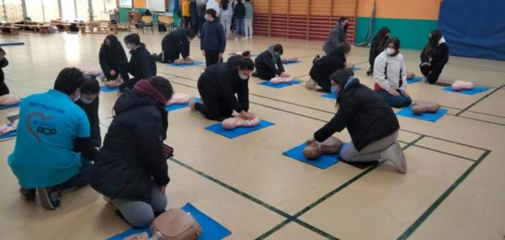 Los alumnos del Alba Plata de Fuente de Cantos se forman en primeros auxilios