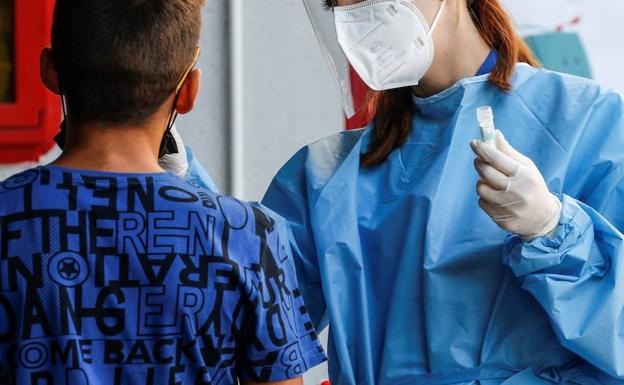 Extremadura registra 2.684 contagios y la incidencia sigue bajando